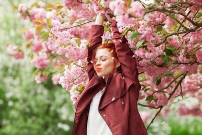 Kurze rote Haare Frau | SCHNELLE Datingtipps